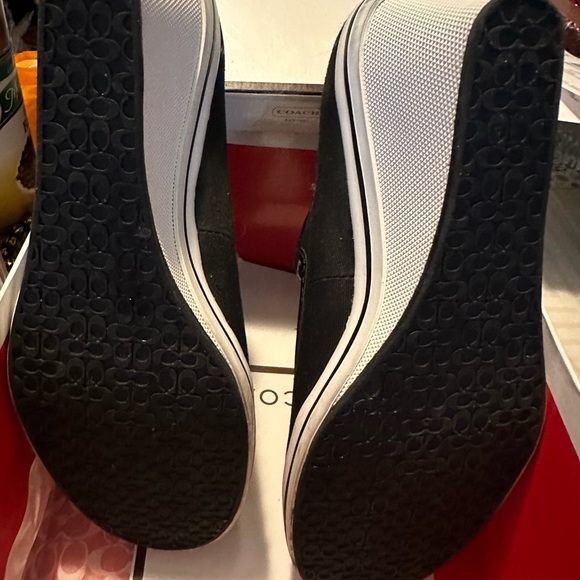 Coach - Picture 5 of 6